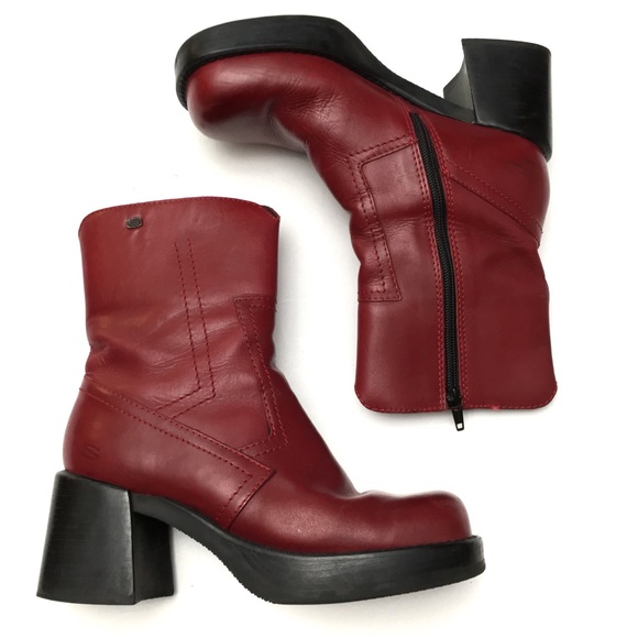 red skechers boots